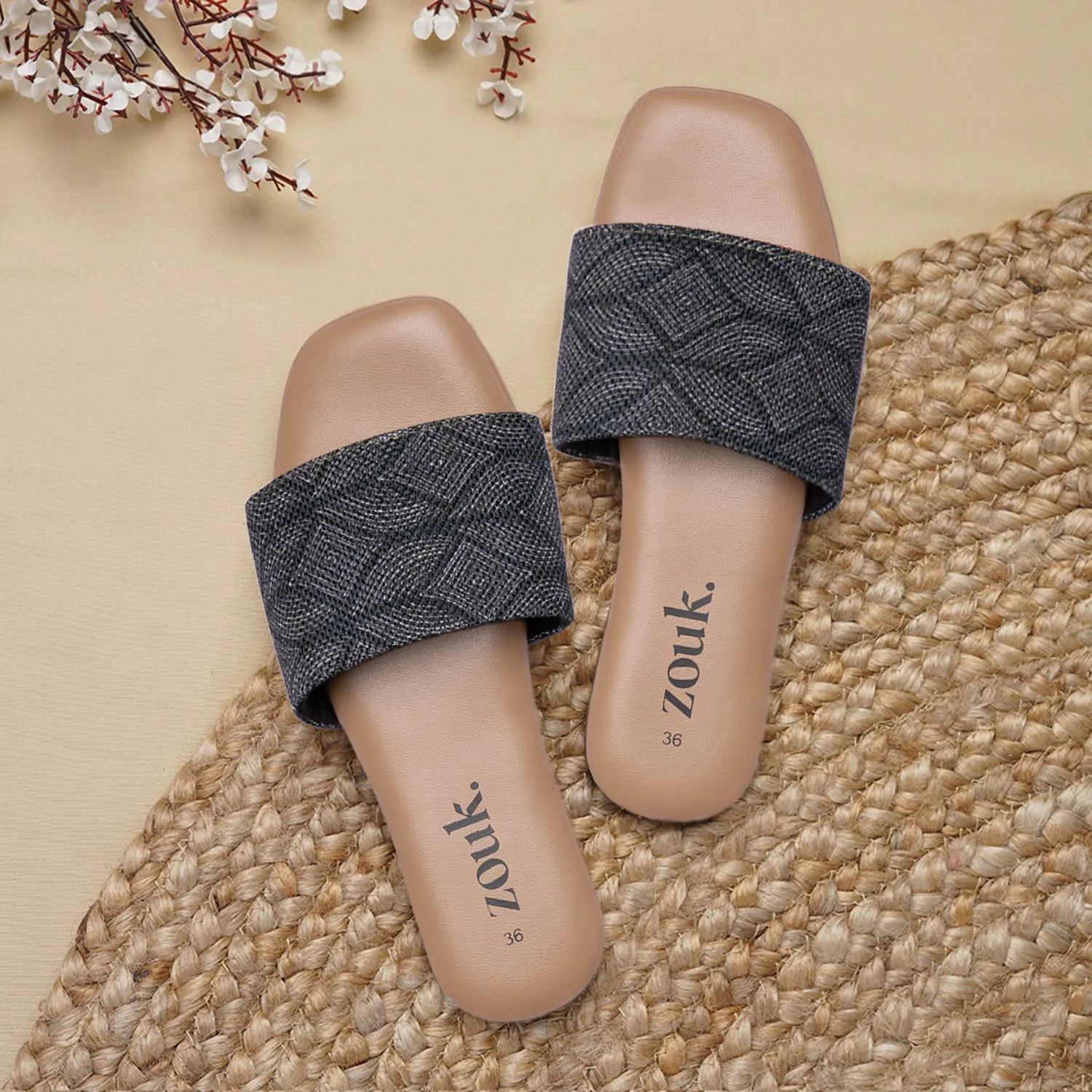 Shalimar Qila Casual Flats